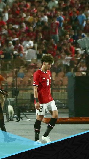 لحظة خروج إمام عاشور بعد استبداله في مباراة مصر وبوركينا